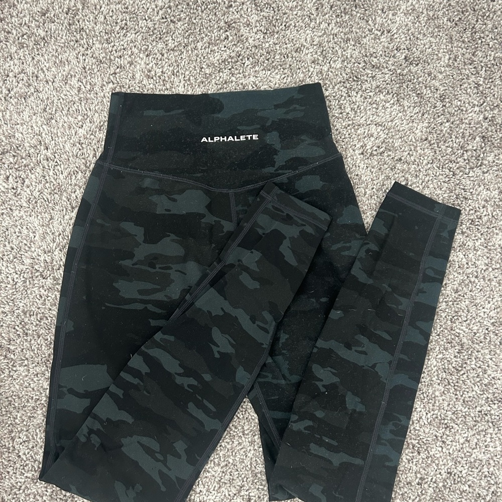Alphalete Black Camo Wrap Leggings (Small)